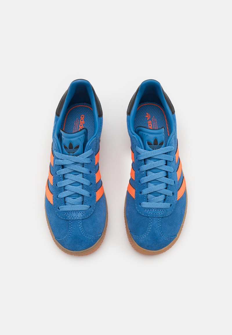 adidas Originals GAZELLE KIDS - Trainers - focus blue/solar orange/core  black/blue - Zalando.ie