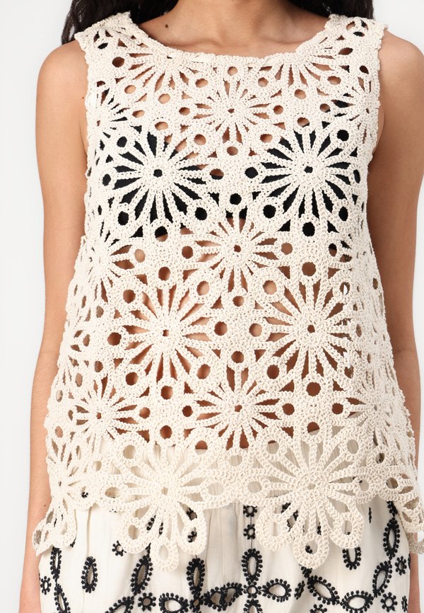 LEONI O NECK SHORT - Top - birch4