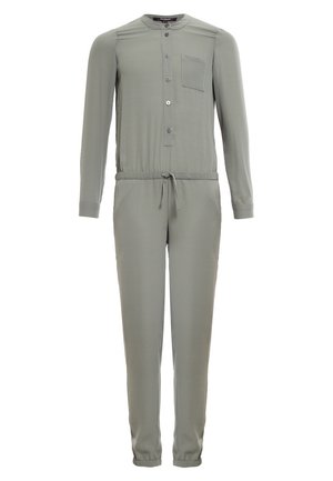 Zielony kombinezon z długim rękawem, zapinany na guziki z przodu, z kieszenią na piersi i sznurkiem w talii; posiada elastyczne mankiety i gładką fakturę.