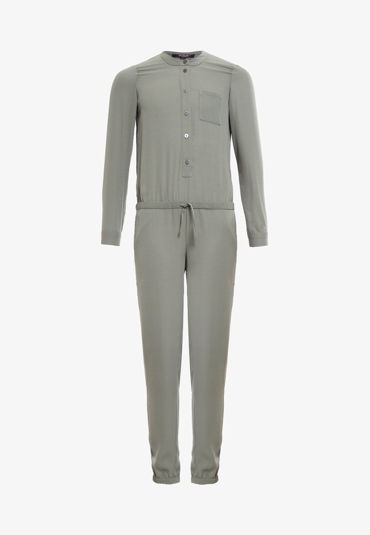 Combinaison verte à manches longues avec devant boutonné, poche poitrine et taille à cordon; dotée de poignets élastiques et d'une texture lisse.