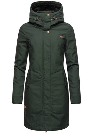 Manteau long à capuche vert foncé avec poches avant, fermeture éclair et boutons, et cordons réglables sur la capuche.
