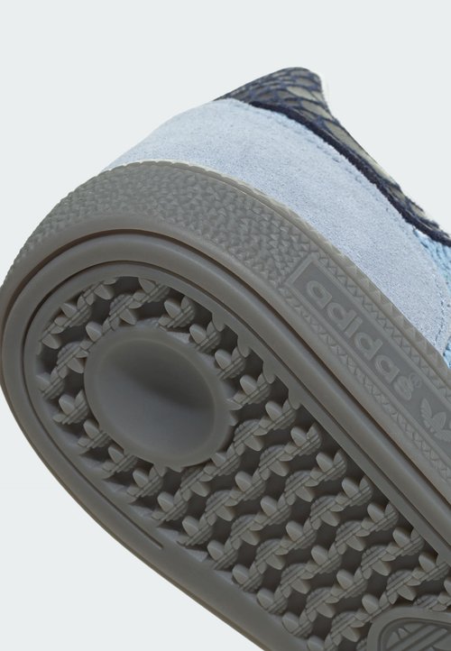 adidas ORIGINALS HANDBALL SPEZIAL SHOES - Trainers - clear sky night indigo crystal sky — photo 7