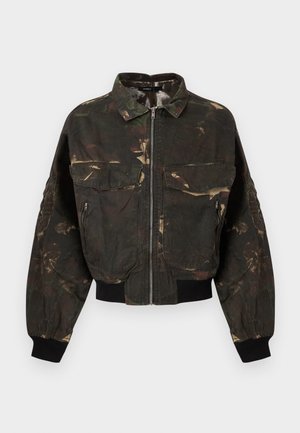 Mörkgrön och brun kamouflagebomberjacka med framdragkedja, stora klaff- och dragkedjefickor, ribbade muddar och midjeband.