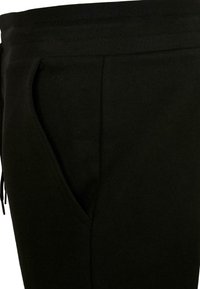 Urban Classics Kapsáče - black