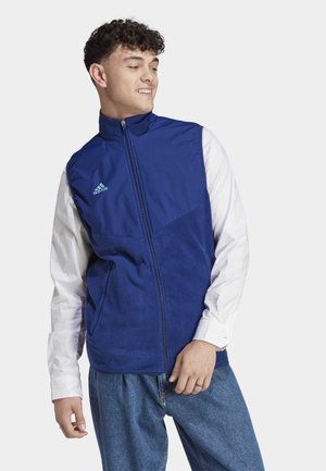 Gilet in pile blu con collo alto, zip frontale e pannello in tessuto a contrasto. Presenta il logo Adidas sul petto e tasche laterali.