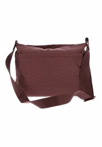 Sac bandoulière rouge foncé avec une bandoulière réglable, de forme rectangulaire et un motif à petits pois sur le tissu.
