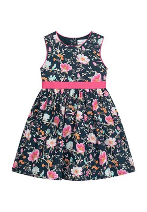 Blumenkleid mit marineblauem Hintergrund, verziert mit pinken und türkisfarbenen Blüten, einem pinkfarbenen Taillenbund und einem ausgestellten Rock.