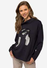 Felpa nera oversize con un motivo grafico di un coniglio in bianco e grigio, caratterizzata da un semplice motivo testurizzato e un comodo colletto a cowl.
