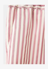 Non sélectionné, pink white
