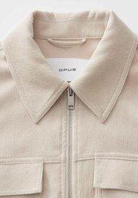 OPUS 3/4 SLEEVE LOCKERE PASSFORM - Leichte Jacke - natural glaze