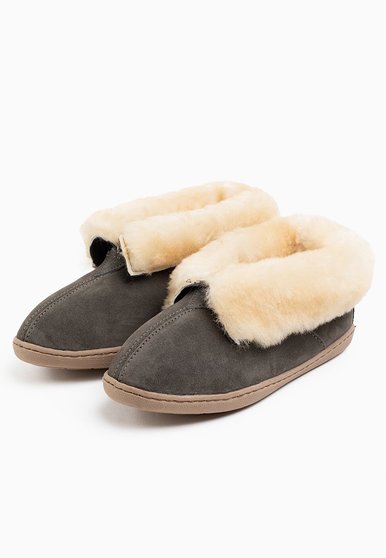 minnetonka Pantoffels donkergrijs minnetonka Pantoffels donkergrijs