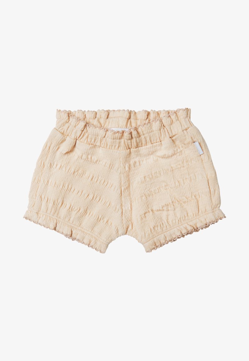 Lichtbeige shorts gemaakt van een gestructureerde stof met een gerimpelde tailleband en zoom. Bevat subtiele stiksels en geen zichtbare zakken.