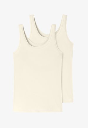 Zwei hellbeige Tanktops aus Baumwolle. Sie verfügen über einen runden Ausschnitt und breite Schulterträger mit einer glatten Textur.