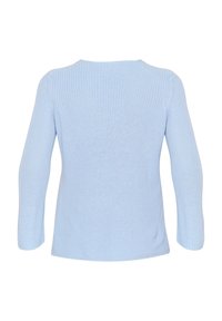 Pull en maille bleu clair avec un col rond, des manches trois-quarts et un motif texturé. Pas de matériel ou d'accents visibles.