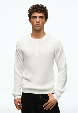 Bershka, HENLEY COLLAR - JERSEY - T-shirt à manches longues - white