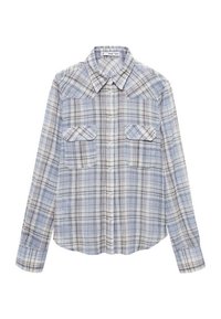 Camisa de cuadros azules con botones, confeccionada en una tela suave, que cuenta con dos bolsillos en el pecho, mangas largas y un diseño clásico de cuello.