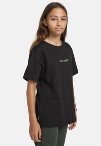 Element NOTHING WEIRD YOUTH - Triko s potiskem - black light green