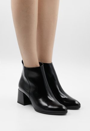 Stiefelette - schwarz