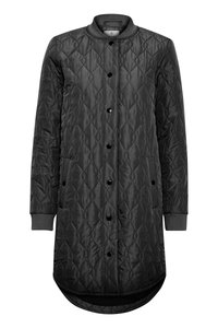 Manteau long matelassé noir avec boutons-pression, poignets côtelés et ourlet rond. Fabriqué en matériau synthétique brillant avec une texture lisse.