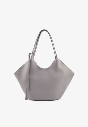 Grijze leren handtas met een gestructureerde, hoekige vorm en een gladde textuur. Voorzien van een enkele handgreep en een lange tassel als detail.