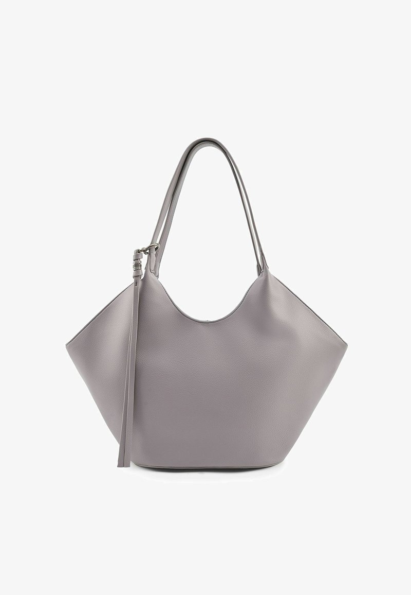 Grijze leren handtas met een gestructureerde, hoekige vorm en een gladde textuur. Voorzien van een enkele handgreep en een lange tassel als detail.