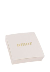 Kvadratisk, ljusrosa låda med en slät yta och en glansig finish, med ordet "amor" i guldbokstäver på toppen.