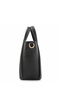 Borsa a mano in pelle nera con una finitura texturizzata, forma triangolare, manici doppi corti e un dettaglio a cerchio dorato sul lato.