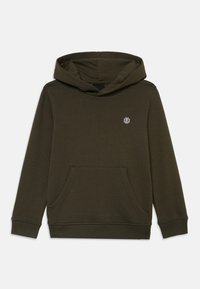 Olivengrønn hettegenser laget av mykt stoff, med en frontlomme, teksturerte mansjetter og en liten trykt logo på brystet.