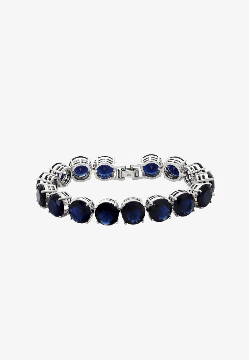Strieborný náramok s veľkými okrúhlymi tmavomodrými drahokamami prepojenými v nepretržitej cirkuli, s uzáverom na zapínanie.