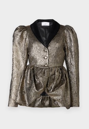 Veste structurée en métal doré et noir avec une finition texturée, manches bouffantes et fermeture à boutons ; présente un col en satin noir.