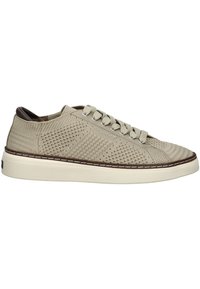 Sneaker bej cu o parte superioară din tricot texturat, talpă din cauciuc crem și accente maro. Dispune de șireturi rotunde și un design elegant.