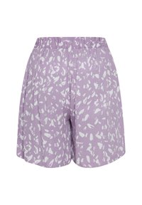 Short violet avec des taches abstraites blanches, taille élastique, coupe ample, tissu léger, style décontracté.