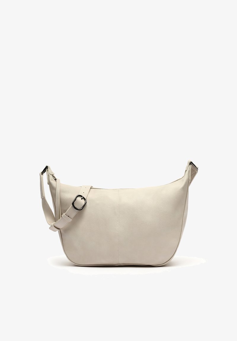 Borsa a tracolla in pelle beige con forma curvata, tracolla regolabile e cuciture dettagliate. Texture liscia con un design minimalista.