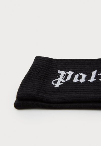 Fascia nera a coste con testo in stile gotico bianco. La fascia è piegata, evidenziando la sua texture e il suo design.