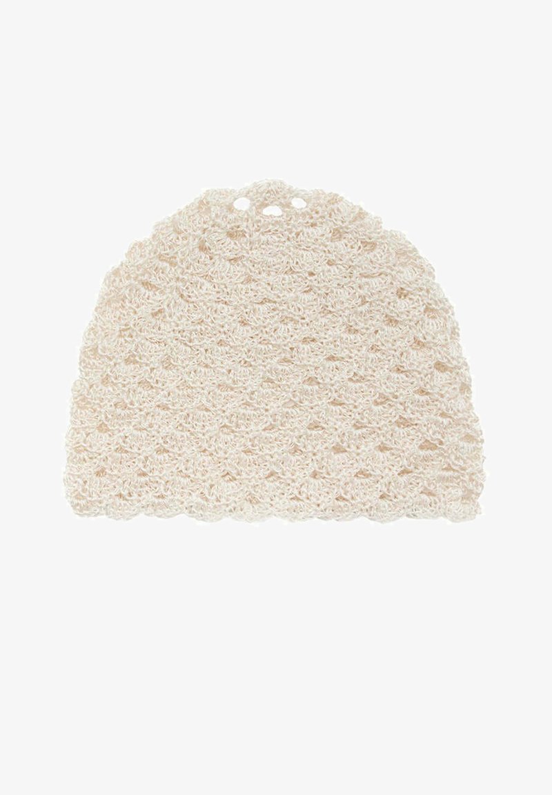 Éponge à vaisselle demi-cercle coloris crème, crochetée, avec une surface texturée en boucles et de petits trous près du bord supérieur pour accrocher.