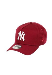 Rote Baseballmütze aus Baumwolle mit einem weißen gestickten "NY"-Logo, einem geschwungenen Schirm und einem verstellbaren Verschluss auf der Rückseite.