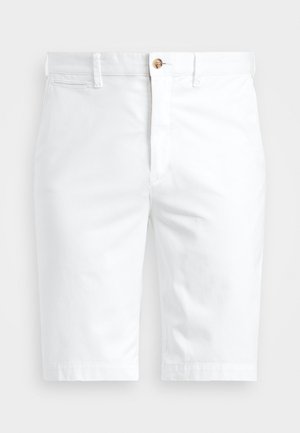 Witte katoenen shorts met een rechte snit, voorzien van een knoopsluiting, riemlussen en platte broekzakken. Zachte textuur en een nette afwerking.