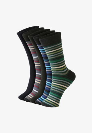 Vijf paar sokken met een mix van effen donkere kleuren en gestreepte patronen in groen, blauw, grijs en rood. Zachte textuur, lengte tot halverwege het kalf.