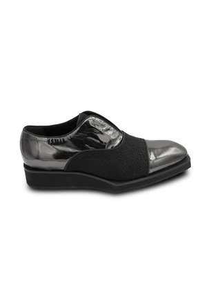 Slip-ons - black