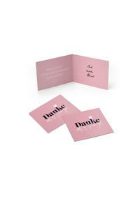 Cartolina pieghevole rosa con testo in bianco e nero. All'interno c'è scritto "Ich liebe Dich" con spazio per un messaggio personale. Due ulteriori cartoline dicono "Danke."