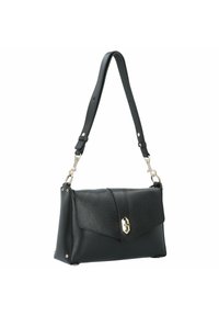 Sac à main en cuir noir avec une finition texturée, une forme structurée, un rabat pliable et des accessoires en métal doré. Doté d'une bandoulière amovible.