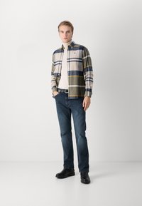 Barbour ICELOCH TAILORED TARTAN SHIRT - Ing - forest mist