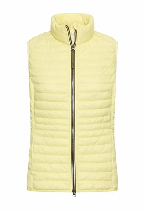 Gele mouwloze bodywarmer met verticale doorgestikte banen, hoge kraag en een rits aan de voorkant. Lichtgewicht en met een gladde textuur.