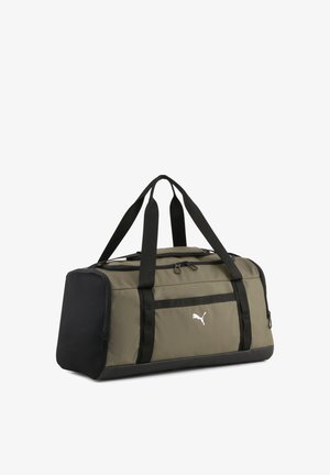 Bolsa de lona Puma en verde oliva y negro con asas dobles, compartimentos con cremallera y el logo de Puma en el bolsillo delantero.
