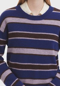 Knitted sweater featuring broad horizontal stripes in blue, light purple, and brown, with a crew neckline and ribbed cuffs.
