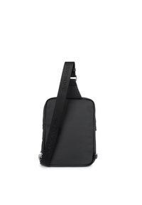 Borsa a tracolla nera realizzata in tessuto liscio con una forma rettangolare. Presenta una tracolla con logo, chiusura con cerniera e hardware in tono argento.