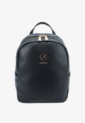 Zaino in pelle nera con texture, con cursori delle zip dorati, manico superiore e logo Gattinoni Roma dorato sul davanti.