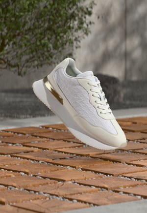 CHIC MONOGRAM RUNNER - Sneakers laag - white/ecru