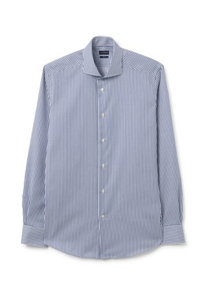 Camicia a maniche lunghe a righe blu e bianche con colletto button-down, caratterizzata da una chiusura frontale con bottoni e un orlo arrotondato. Tessuto in cotone.