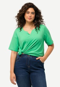 Ulla Popken A-LINIE HALBARM - T-shirt con stampa - spring green